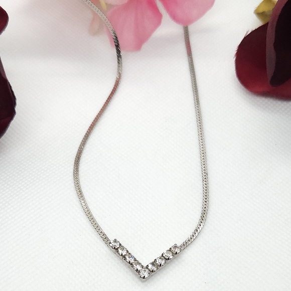 Vintage Art Deco Crystal V Silver Chain Necklace 18" Flat Silver Plated Chain - Picture 2 of 9